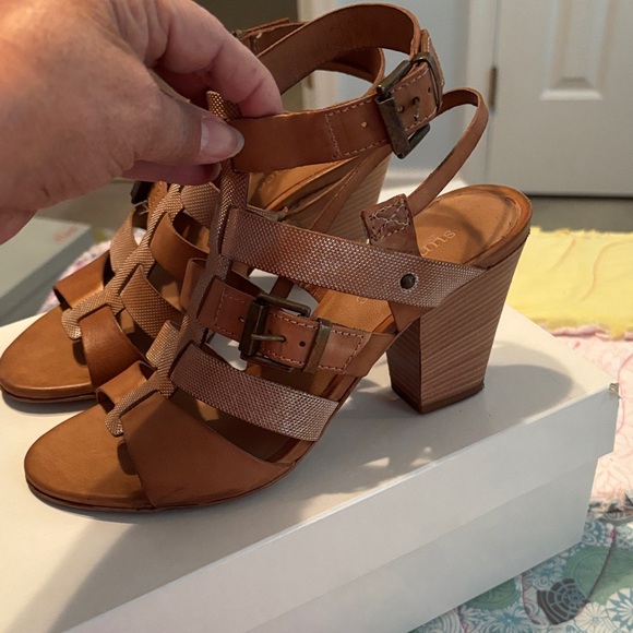 Anthropologie Two-Tone Brown Strappy Sandals - Picture 3 of 6